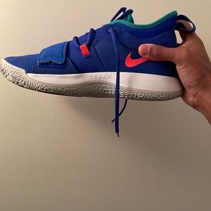 Hey guys!!! I’m selling the Nike PG 2.5 Racer Blue Caps used.